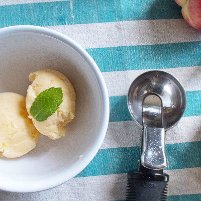 Yogourt congelé aux pêches